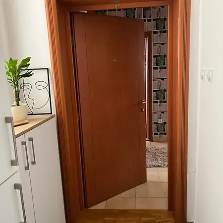 Ema Apartment
